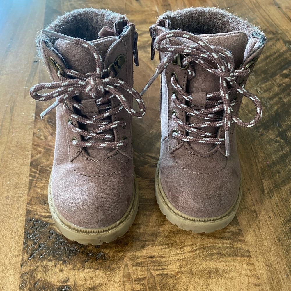 Old Navy toddler size 7 purple /mauve boots